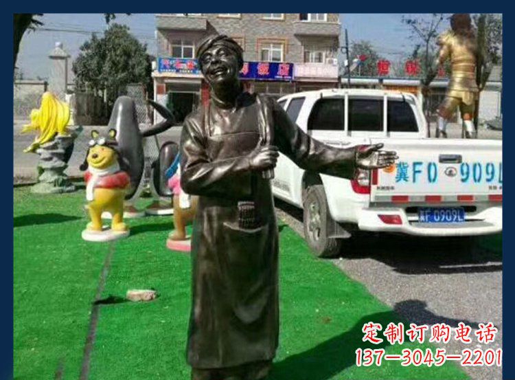 泰安广场铜雕店小二人物雕塑 (2)