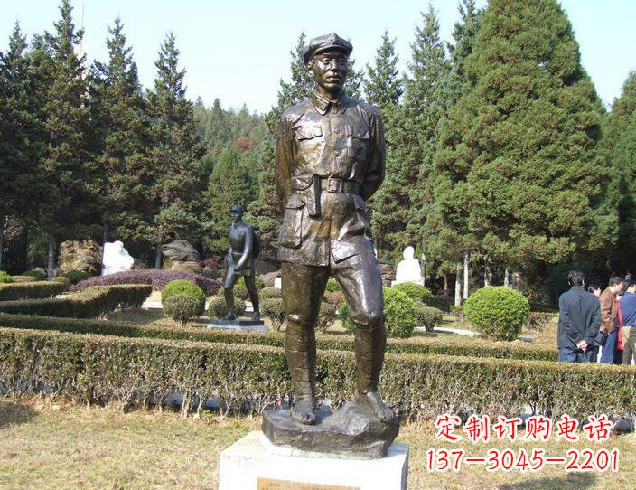 泰安广场铜雕解放军战士纪念人物雕塑