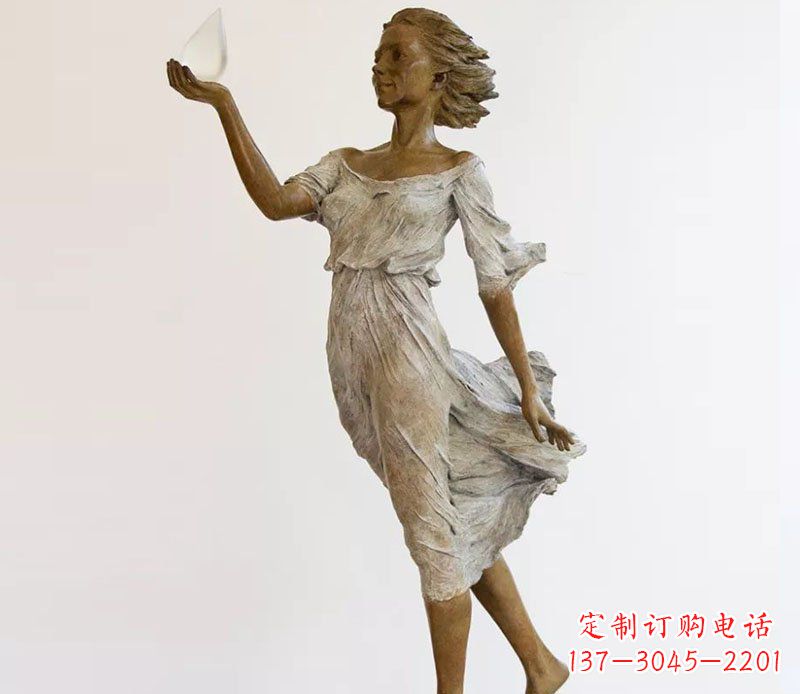 泰安广场铜雕西方美女玩耍人物雕塑