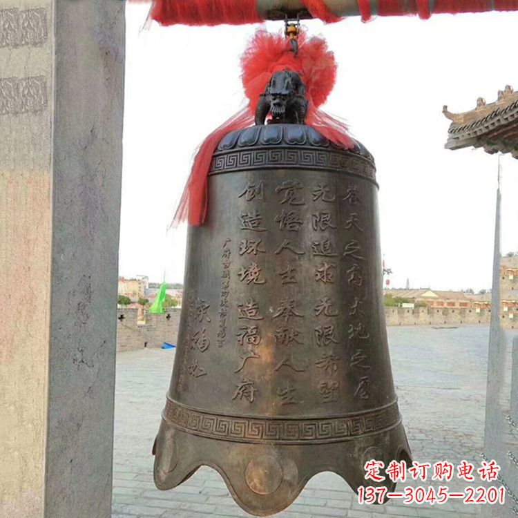泰安广场铜钟雕塑