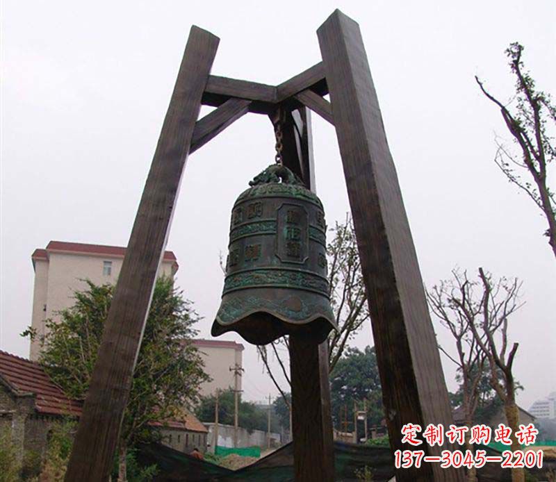 泰安广场铜钟雕塑 (2)