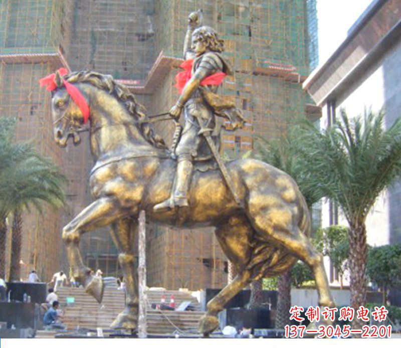 泰安广场西方骑马战士纪念铜雕