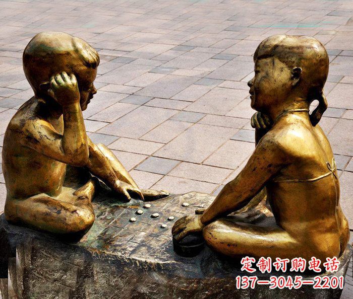 泰安广场下围棋的小孩小品铜雕