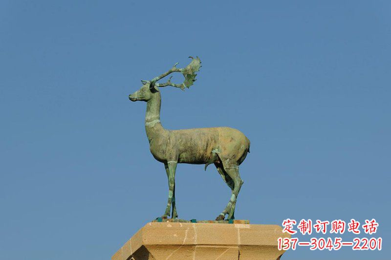 泰安中领雕塑鹿雕塑生动逼真