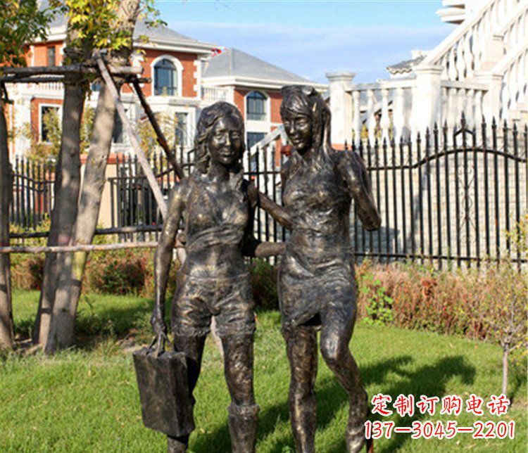 泰安逛街购物的女孩人物铜雕