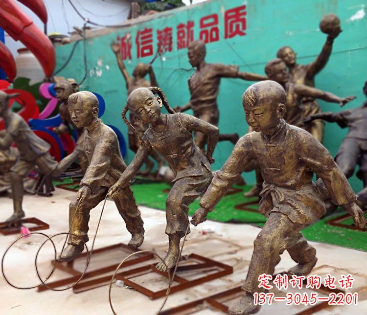 泰安滚铁环的儿童铜雕