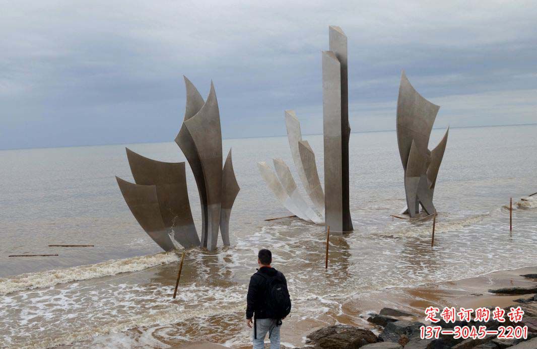 泰安海边不锈钢船帆景观雕塑