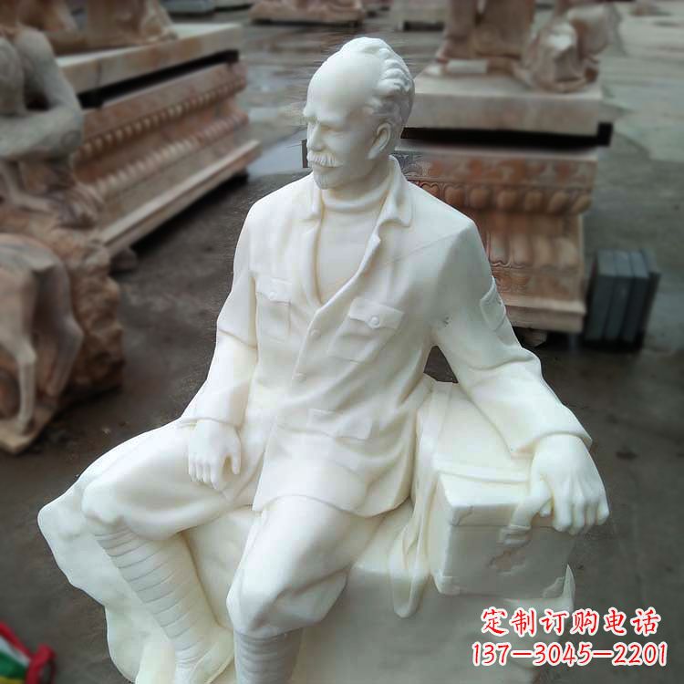 泰安经典白求恩坐姿雕塑