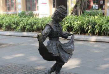 泰安中领雕塑推出的爱舞的小少女铜雕，以少女跳…