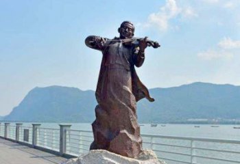 泰安海边拉小提琴的聂耳雕像