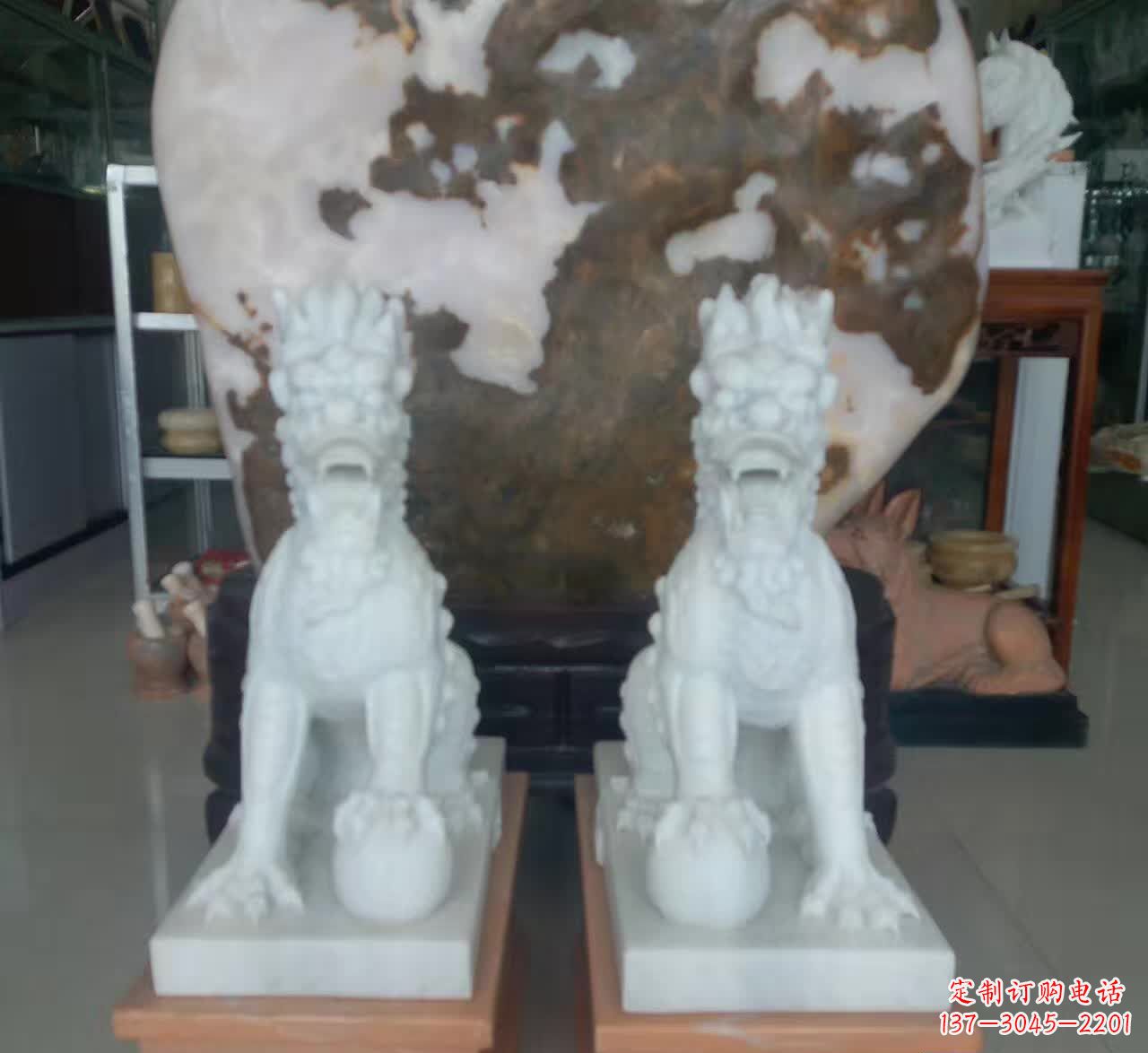 泰安浓情似火热情似红麒麟石雕