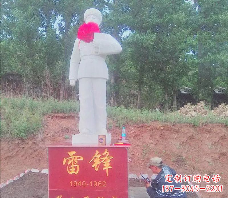 泰安珍贵的白玉雷锋雕塑