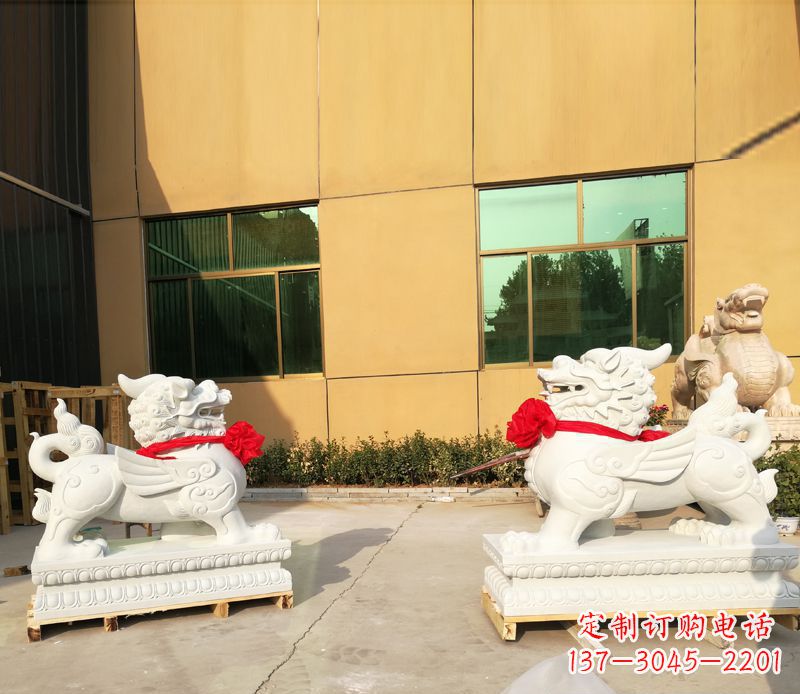 泰安汉白玉立式貔貅门口招财石雕