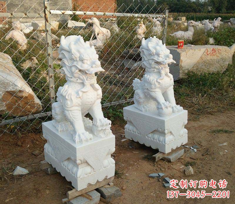 泰安精美雕刻石麒麟,添玉门口踩球景象