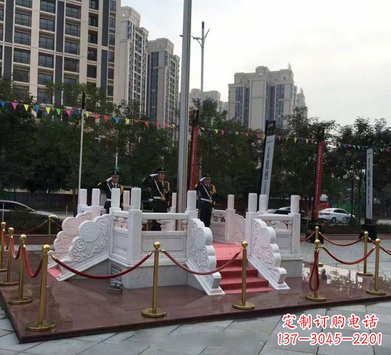泰安特色国旗雕塑,汉白玉企业升旗台