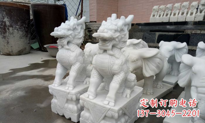泰安汉白玉麒麟雕塑:门口镇宅石雕之美