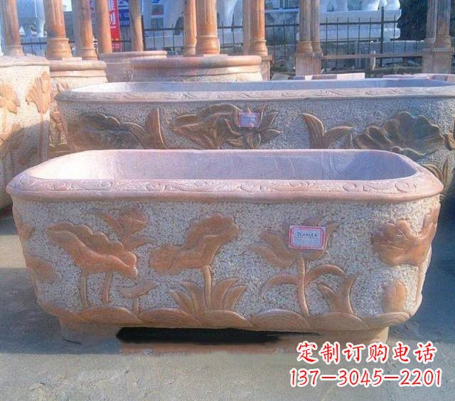 泰安中领雕塑推出的荷花鲤鱼精美雕塑是一件伴随…