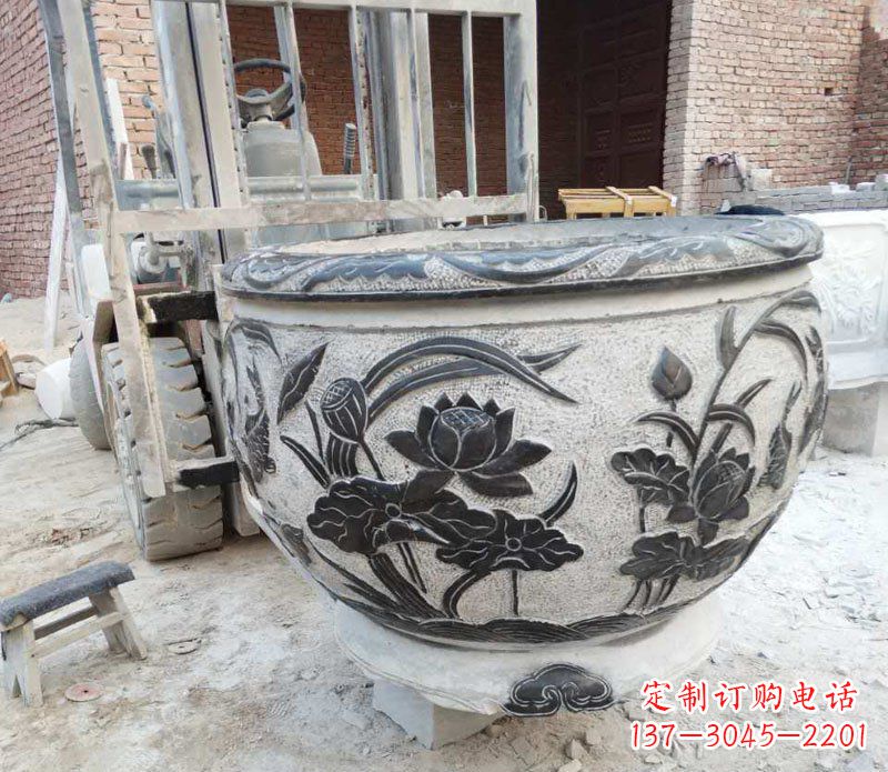 泰安中领雕塑青石荷花水缸雕塑以其独特的设计、…