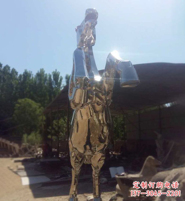 泰安典雅马雕,不锈钢镜面奔马雕塑,个性精彩