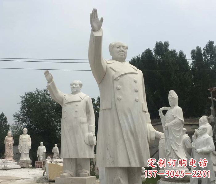 泰安挥手毛主席校园伟人石雕