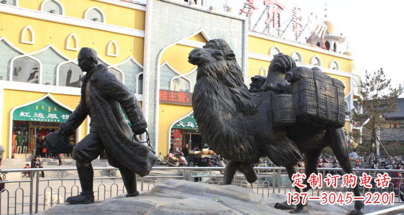 泰安街边赶路的新疆人和骆驼小品铜雕