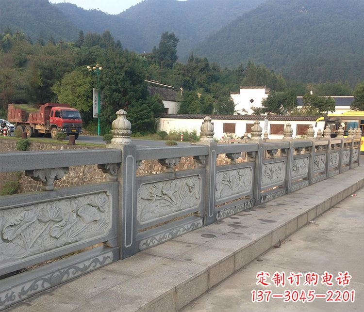 泰安景区荷花浮雕石栏板石雕