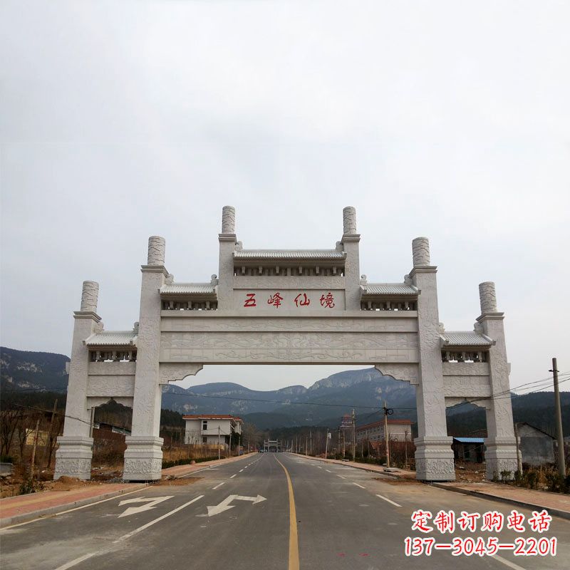 泰安领雕塑:景区路口三间四柱牌坊雕塑