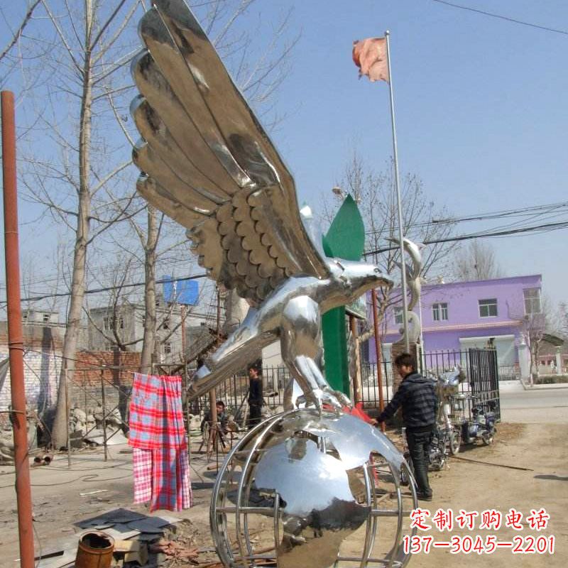 泰安超越传统的老鹰不锈钢雕塑