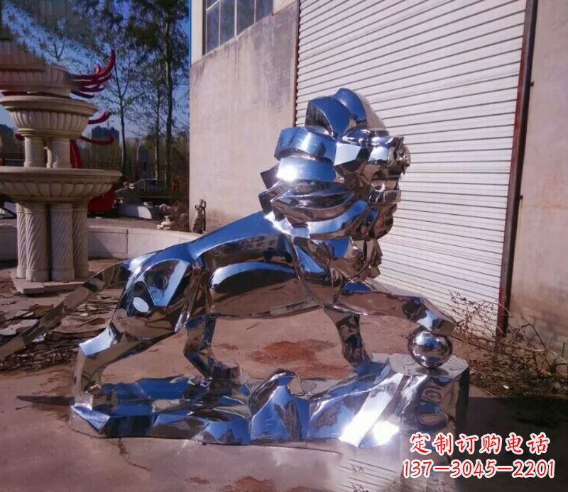 泰安镜面狮子踩球不锈钢雕塑