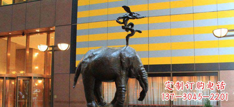 泰安酒店门口抽象大象铜雕