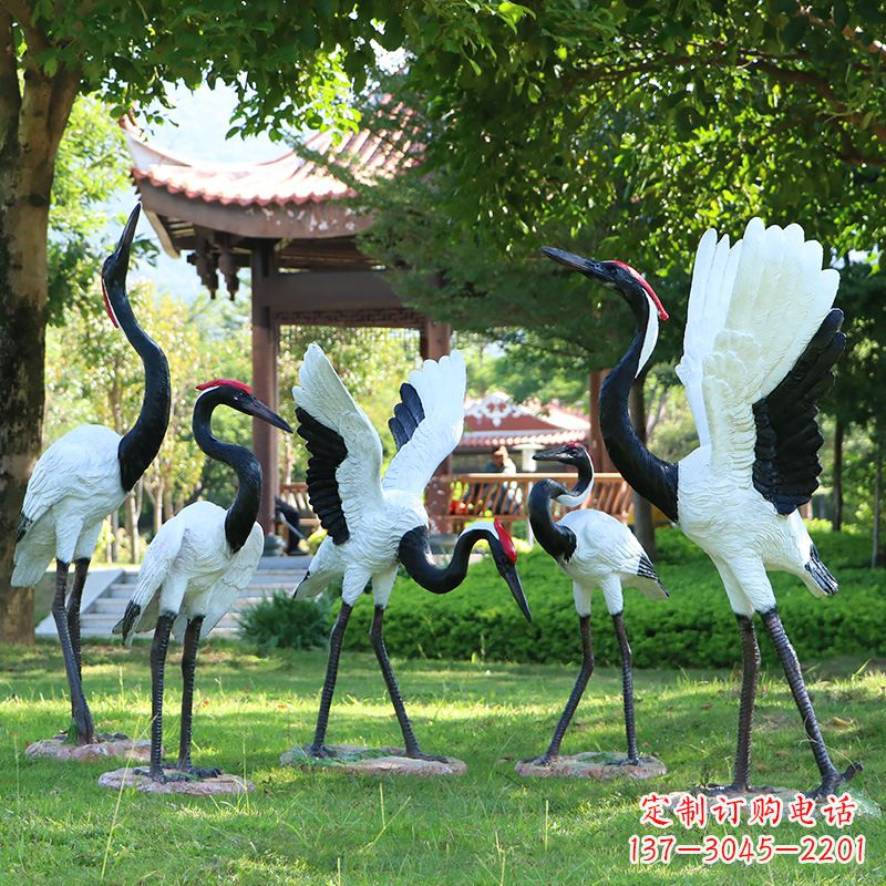 泰安精美彩绘丹顶鹤雕塑
