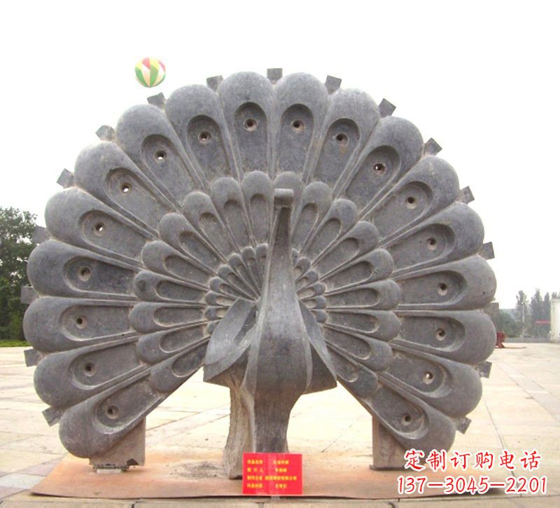 泰安精美绝伦的碧玉孔雀雕塑