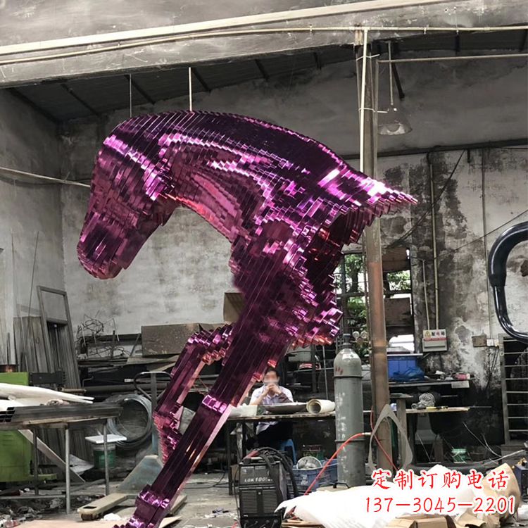 泰安精心打造的不锈钢马头雕塑