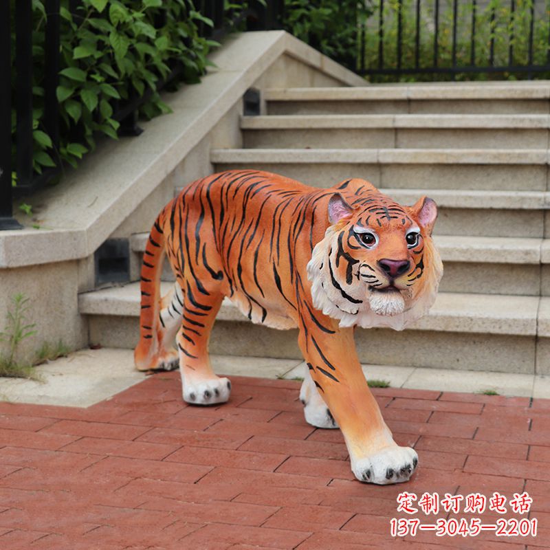泰安老虎玻璃钢仿雕塑—小区园林室外装饰品