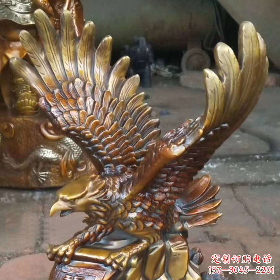 泰安雕塑精灵:翱翔于天际的老鹰雕塑