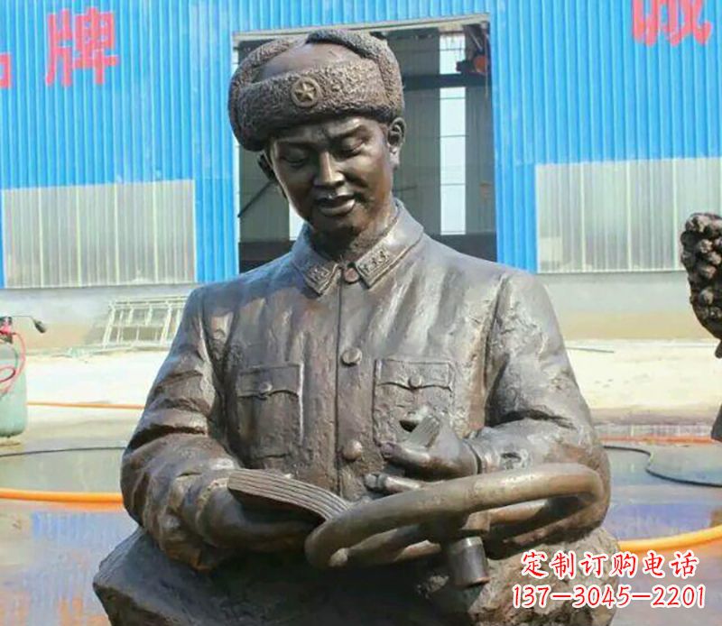 泰安向雷锋致敬!郑州中领雕塑出品:雷锋铜雕