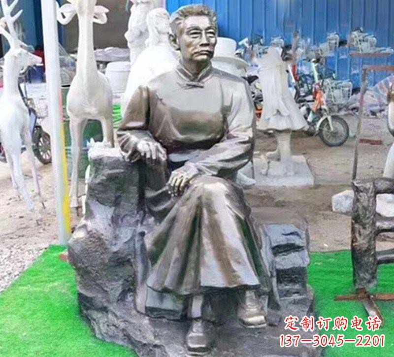 泰安鲁迅铜雕塑,铸就永恒传奇