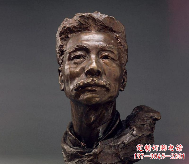 泰安鲁迅校园名人铜雕,展现鲁迅文学精神
