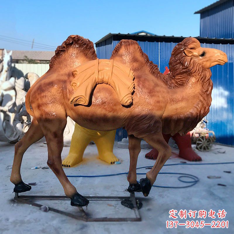 泰安雕刻精美的骆驼玻璃钢仿真雕塑