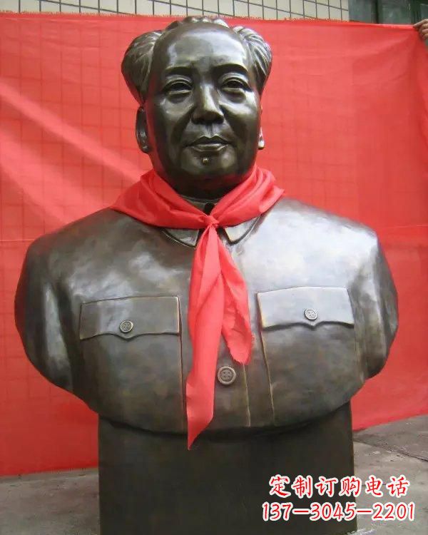 泰安毛主席铜雕像,见证历史的瞬间