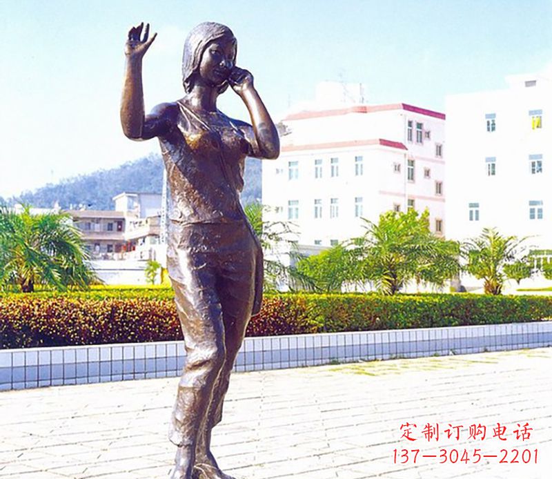 泰安美女打电话广场景观铜雕