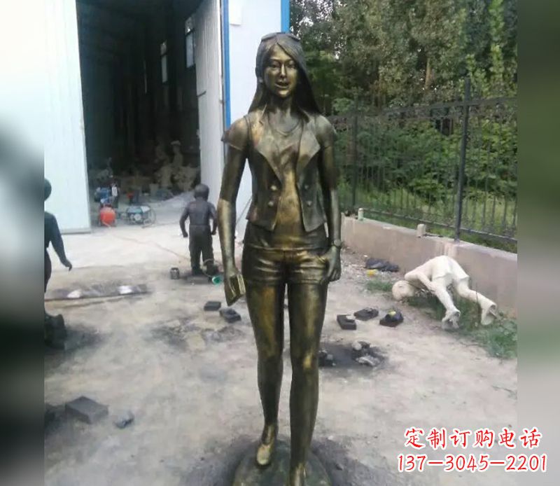 泰安深入人心的美女铜雕