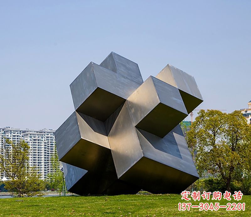 泰安童年回忆,用魔方不锈钢雕塑激发梦想