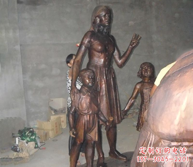 泰安中领雕塑非常荣幸推出一款特别的母亲雕塑,…
