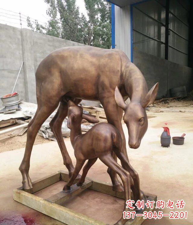 泰安母子鹿公园动物铜雕