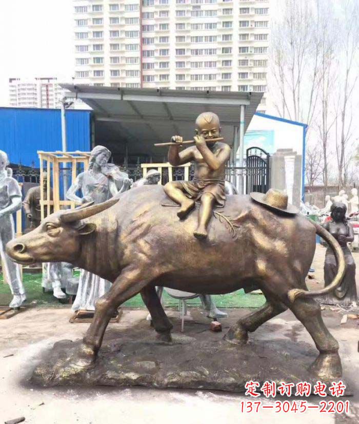 泰安专为儿童量身定制的牧童骑在牛背吹笛铜雕