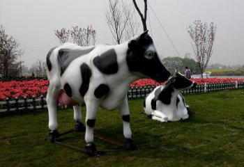 泰安真实农场气息的户外仿真奶牛雕塑