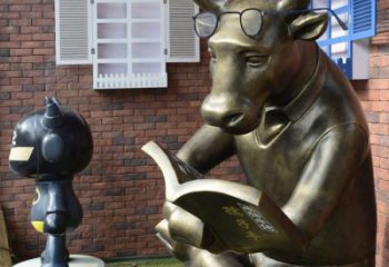 泰安看书的牛卡通动物铜雕：艺术品级的制作品质