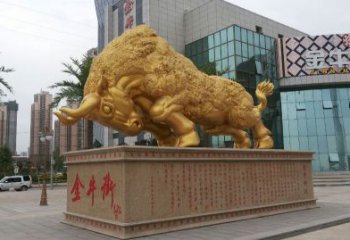泰安鎏金开荒牛铜雕像，城市街道景观动物雕塑