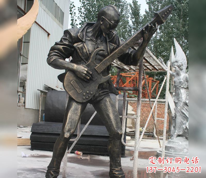 泰安男人弹吉他人物景观铜雕